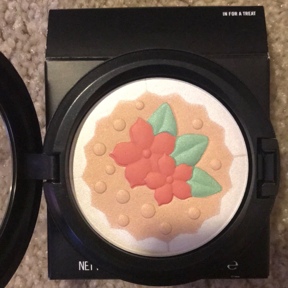 Authentic MAC Pearlmatte Face Powder